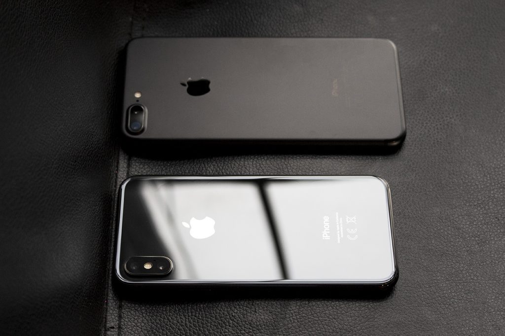 Какой белый или черный iPhone X